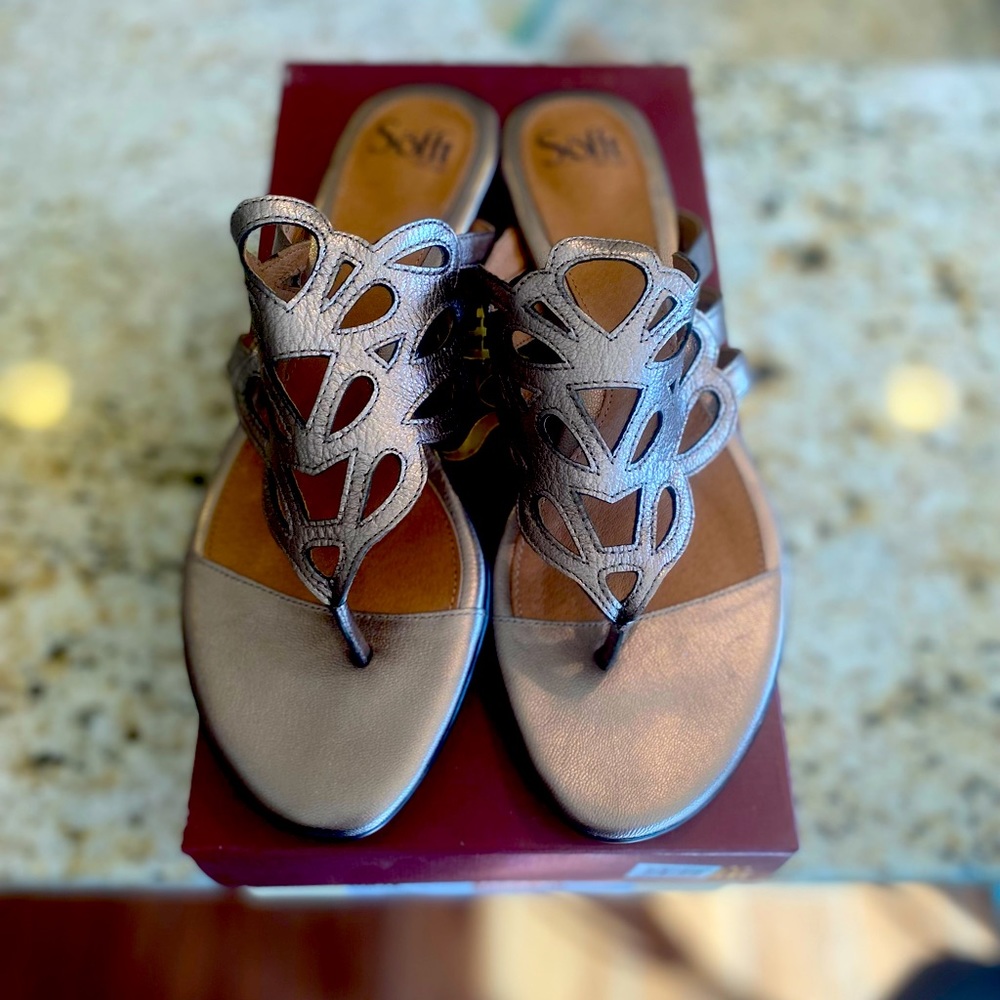 New in box. Sofft sandals size 10.